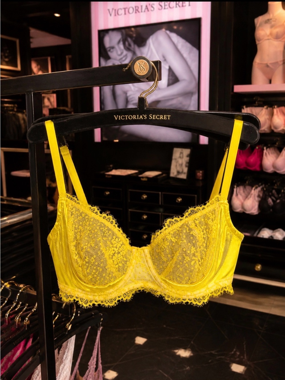 Victoria’s Secret Dream Angels Yellow Lace Bra 34DD – No Padding, Never Worn
